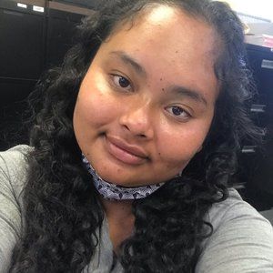 Meet your Posher, Rebeca